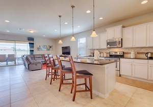 Modern 8 Bed 6 Bath House - Fully equipped home with pool, amenities & more