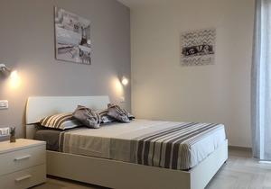 Modern and bright, a stone's throw from the sea