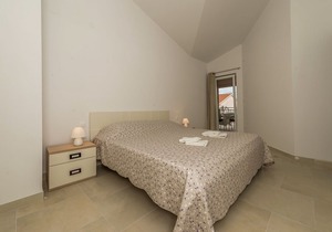 Modern apartment Noa I in Villa Valtrazza with shared Pool on the First floor