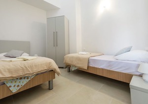 Modern apartment Noa II in Villa Valtrazza with pool in center of village Tar