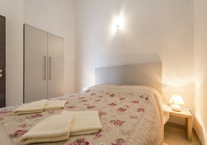 Modern apartment Noa II in Villa Valtrazza with pool in center of village Tar