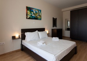 Modern art apt in Glyfada with sea view