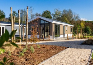Modern chalet with dishwasher, near a nature reserve