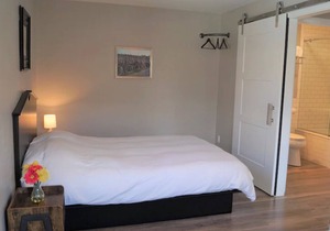 Modern & Clean with Awesome Lambeau View! 1218
