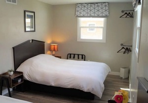 Modern & Clean with Awesome Lambeau View! 1218