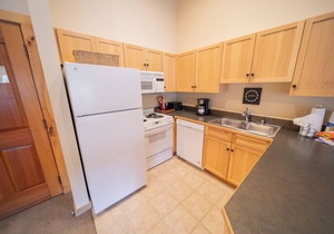 Modern Condo, Full Kitchen, River Run Village