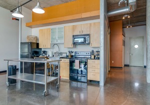 Modern Condo In Gulch Neighborhood!