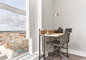 Modern Edgewater 1BR w/Gym, Deck & Lounge, 5 blocks to L, by Blueground