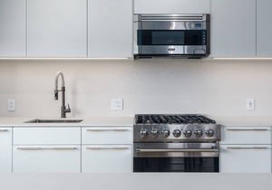 Modern Flat w/Mtn Views & Private Balcony!