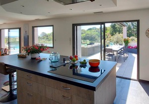 Modern, high-quality furnished apartment for the family or a group of friends.