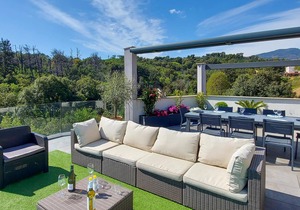 Modern, high-quality furnished apartment for the family or a group of friends.