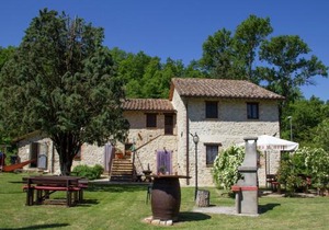 Modern Holiday Home in Pietrafitta Umbria with Garden