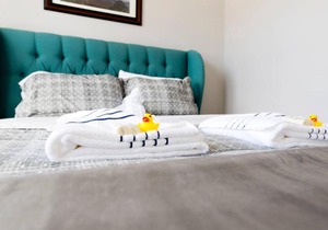 MODERN HOME NEAR CAPITOL HILL ** WALK TO METRO SUBWAY