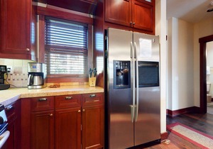Modern Home with Mountain Views. Private Hot Tub, Gas Grill & Washer/Dryer