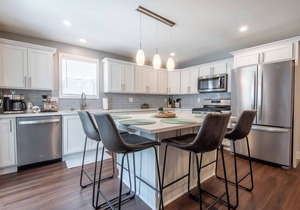 Modern Luxe East Side 5BR Home Perfect Location
