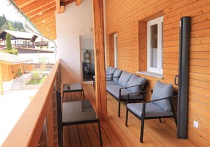 Modern, open-plan loft with south-facing balcony