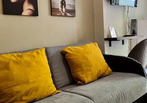 Modern Petite Studio Central A2