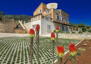Modern Sea View Villa with Infinity Pool in Brsec