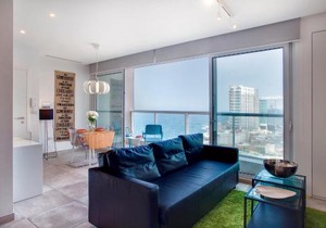 Modern Seaview Apartment In a Prime Location