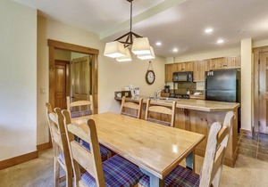 Modern Ski-In Condo - Steps to Gondola & Mountain Fun