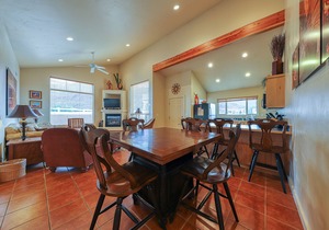 Modern Townhome with Seasonal Pool and Hot Tub - Views and Hiking Nearby