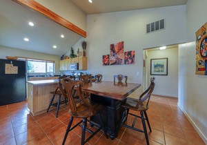 Modern Townhome with Seasonal Pool and Hot Tub - Views and Hiking Nearby