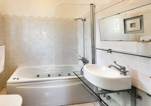 Modern villa in great location close to amenities