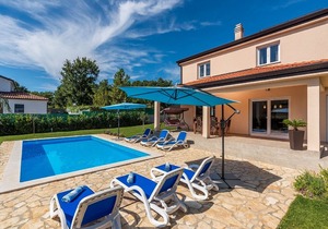 Modernly equipped holiday house near Rovinj with a private pool
