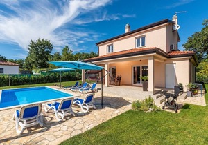 Modernly equipped holiday house near Rovinj with a private pool