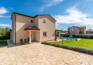 Modernly equipped holiday house near Rovinj with a private pool