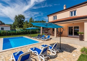 Modernly equipped holiday house near Rovinj with a private pool