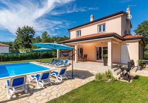 Modernly equipped holiday house near Rovinj with a private pool