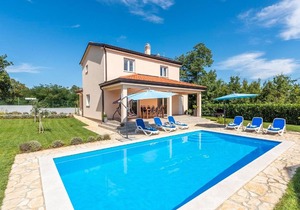Modernly equipped holiday house near Rovinj with a private pool