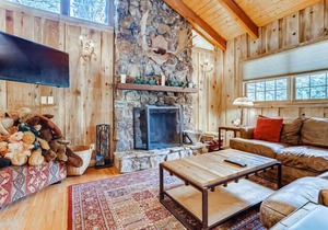Moose Hut Cabin: Dog Friendly, Shared Hot Tub!