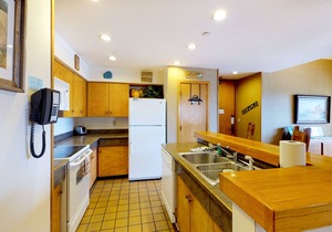 Mountain dream with ski-In/ski-Out Access, WiFi, hot tub, & pool