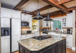 Mountain Splendor Four-Bedroom Holiday Home