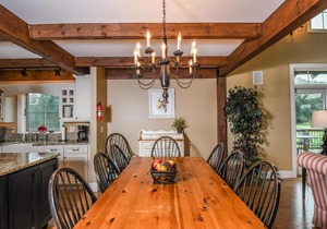 Mountain Splendor Four-Bedroom Holiday Home