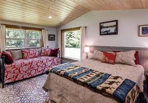 Mt. Baker Lodging Cabin 71 – SLEEPS 4!