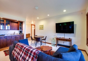 Mt. Baker Lodging Ensuite 15 - Sleeps 6!
