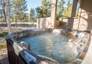 Mulligan by AvantStay Modern Sunriver Home on Woodlands Golf Course w/ Hot Tub