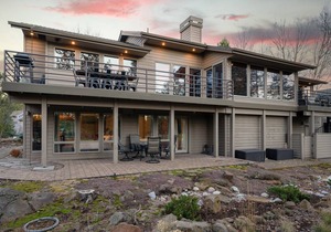 Mulligan by AvantStay Modern Sunriver Home on Woodlands Golf Course w/ Hot Tub