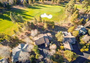 Mulligan by AvantStay Modern Sunriver Home on Woodlands Golf Course w/ Hot Tub