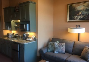 Munger Lofts Boutique 2nd Floor w/Half Kitchen