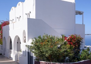 Muses Cycladic Suites - Compact Two-Bedroom Suite with Outdoor Hot Tub