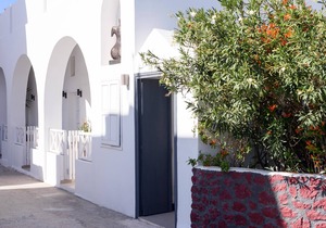 Muses Cycladic Suites - Compact Two-Bedroom Suite with Outdoor Hot Tub