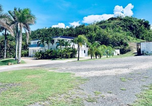 MwPi 101 Pool Walk Out Suite / Manati World Point Inn
