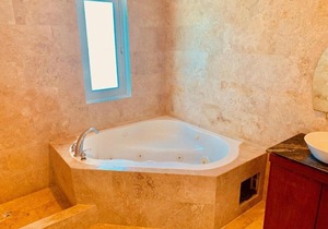 MwPi 204 Honeymoon Suite with Jacuzzi / Manati World Point Inn