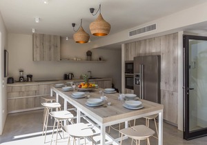 My Rental Homes - Villa Kiribati with pool, outdoor dining area and BBQ