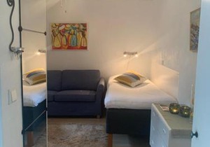 Mysigt boende i Åhus med egen ingång, terass, wifi, tvättmaskin & parkering!