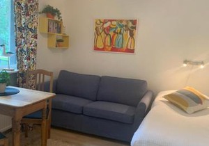 Mysigt boende i Åhus med egen ingång, terass, wifi, tvättmaskin & parkering!